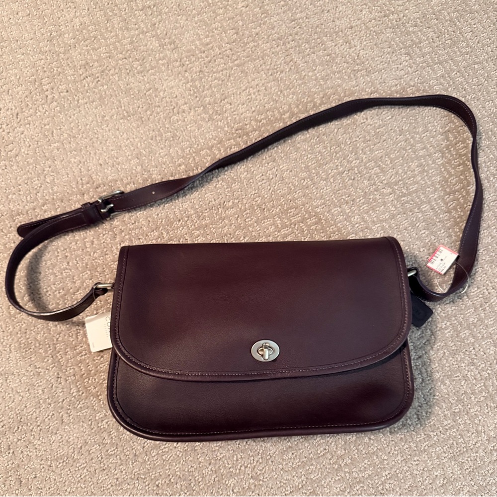 Vintage eggplant coach city bag Classic Leather Crossbody Bag in aubergine